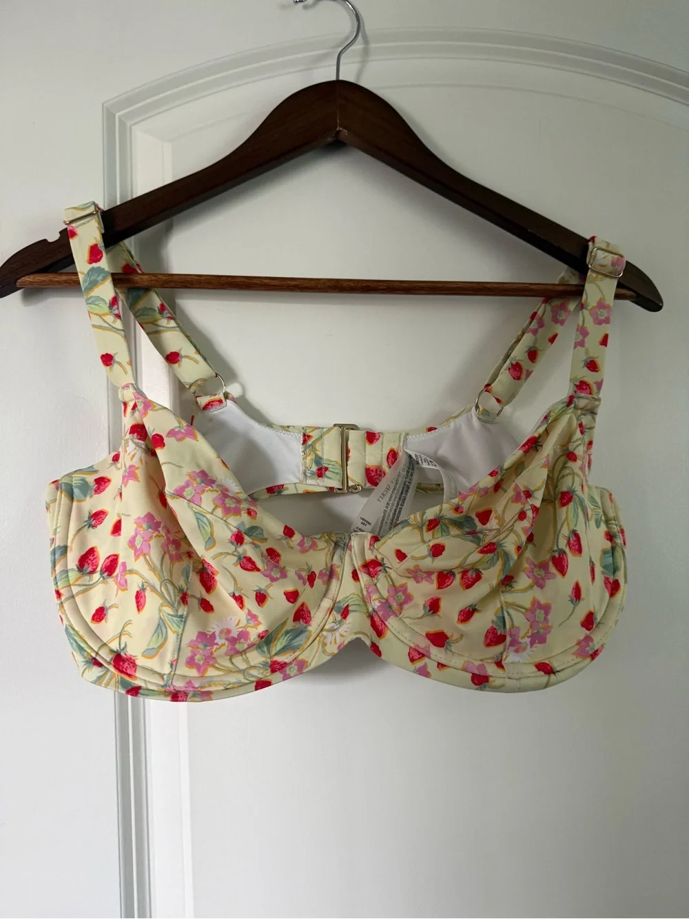Victoria’s Secret Strawberry Yellow Essential Wicked Swim Top Size 38DDD - Picture 3 of 8